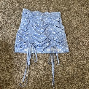 super cute cinched blue/ purple mini skirt.